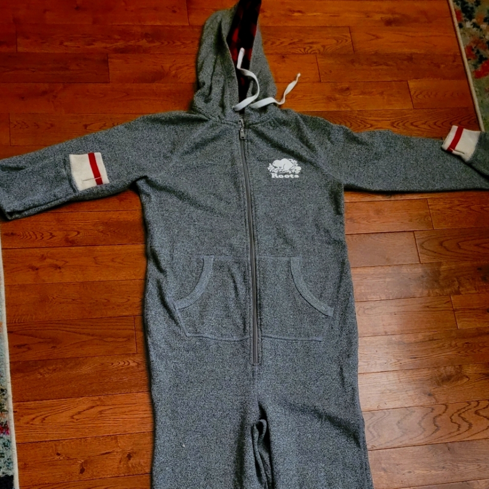 Womens M / Mens XS excellent condition. Too big for me.
